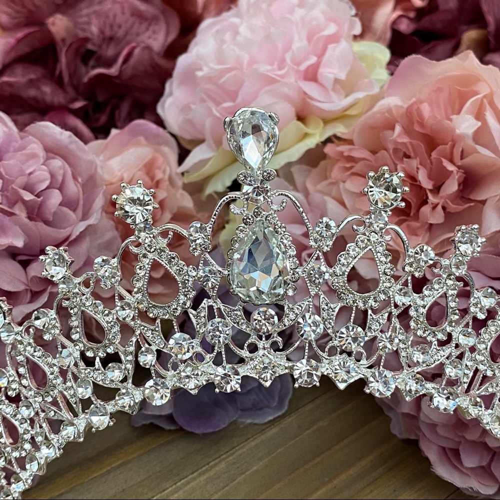 Stunning Crystal Rhinestone Bridal Tiara Crown - Picture 9 of 15